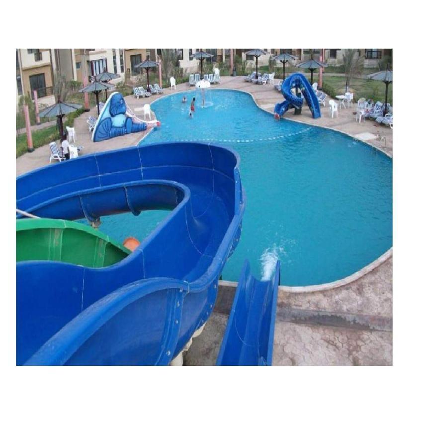 Blue Bay Marseille Chalet: Family-friendly Pool View Apartment