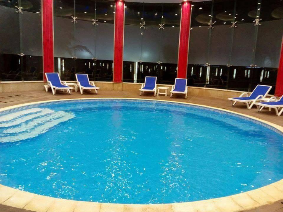 Blue Bay Marseille Chalet: Family-friendly Pool View Apartment *