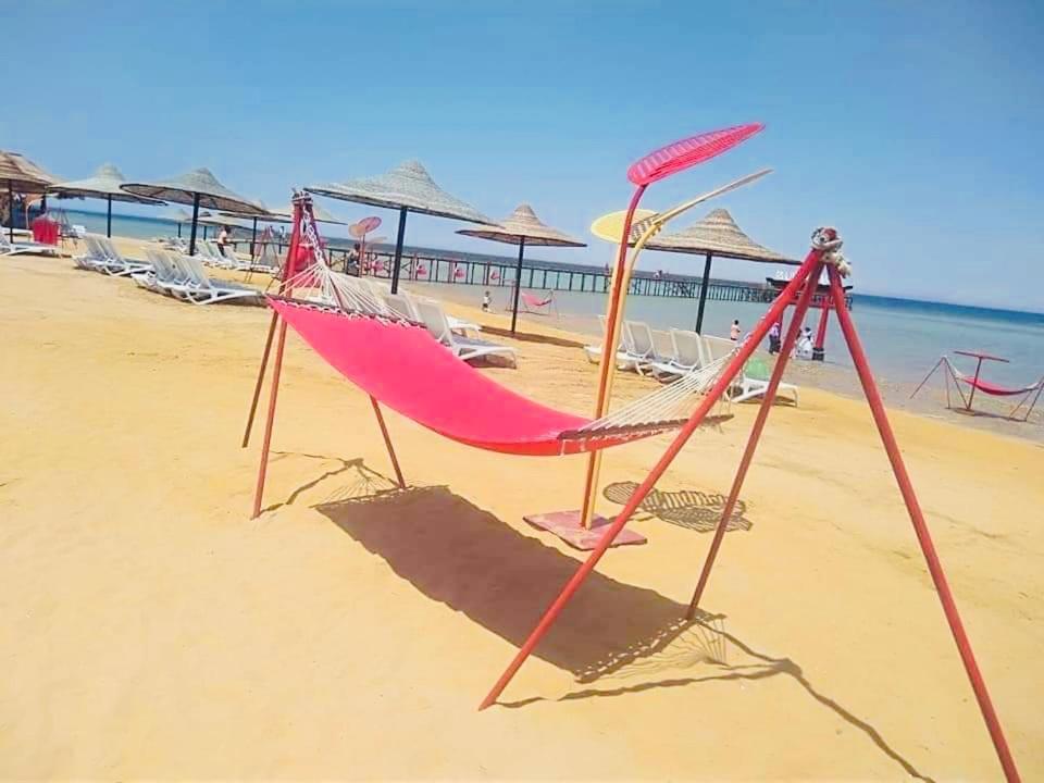 Blue Bay Marseille Chalet: Family-friendly Pool View Apartment *